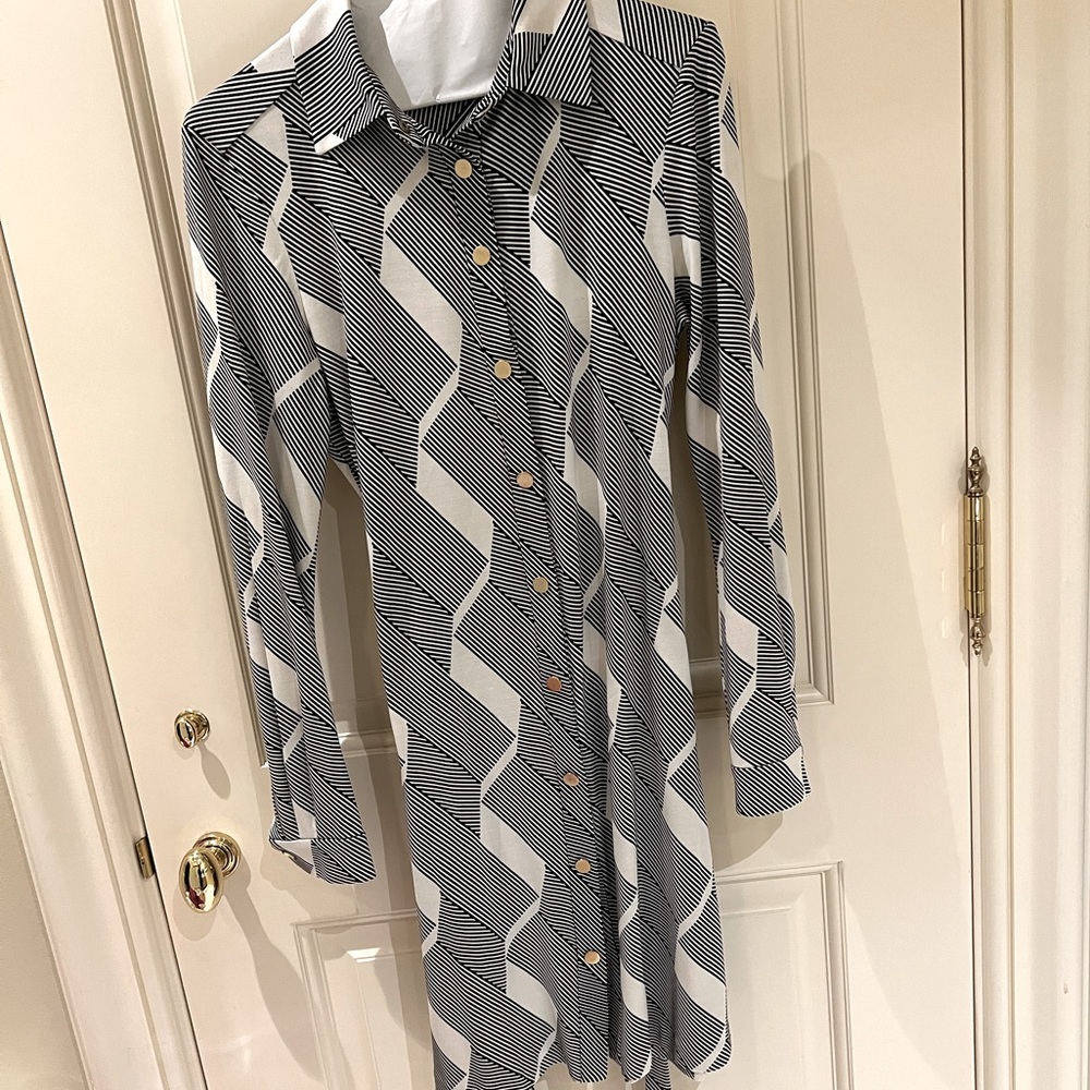 Black and white DVF long sleeve dress with tie waist and snap closures, size 4